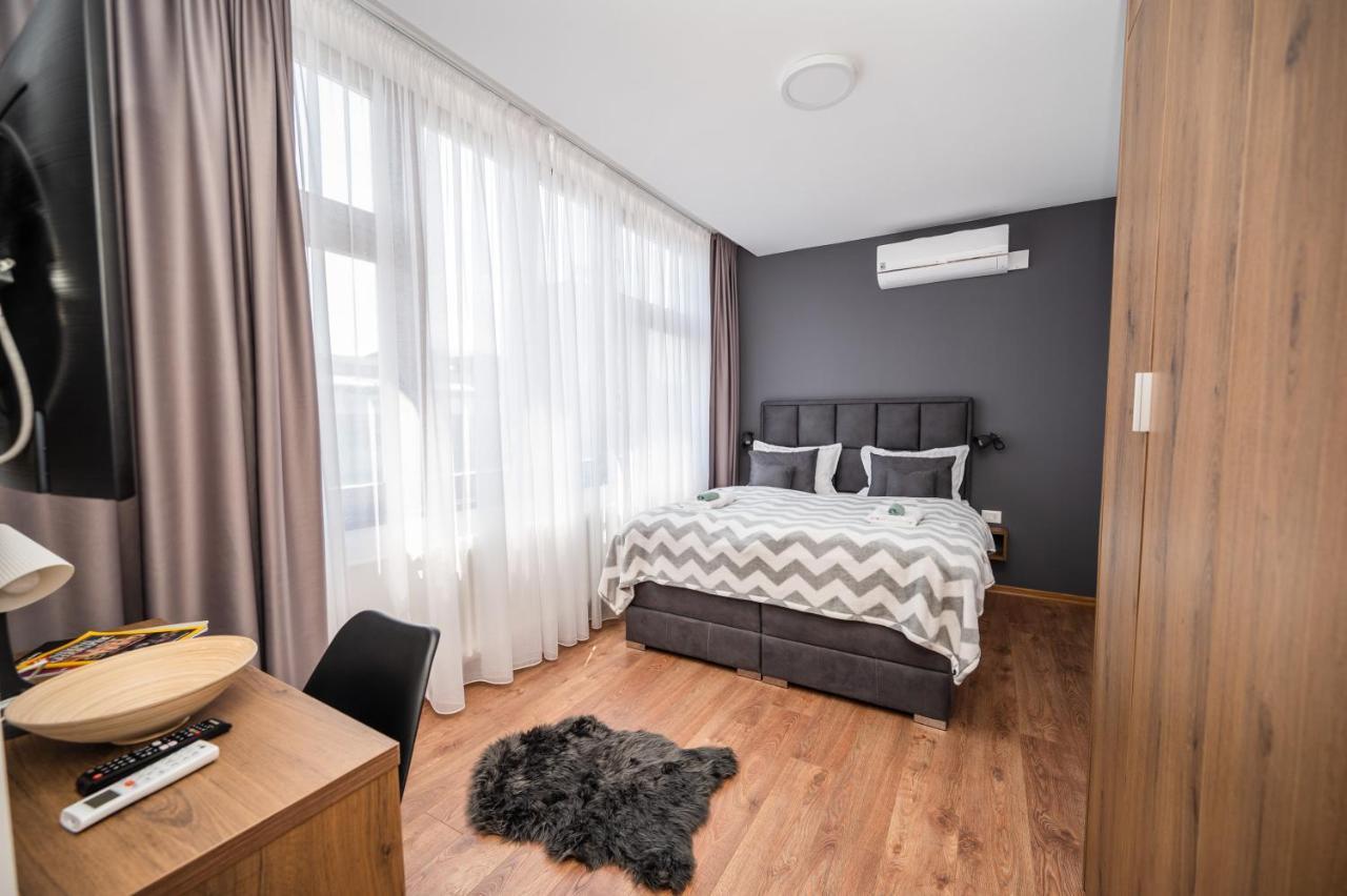 Modern And Bright Apartments - Main Street Sarajevo Bagian luar foto